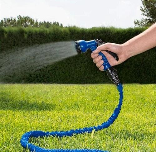 Компактный универсальный легкий Шланг садовый для полива Magic Hose 75 метров растягивающийся с распылителем, увеличивается и уменьшается автоматически, сверхпрочный и износостойкий поливочный с пулевизатором