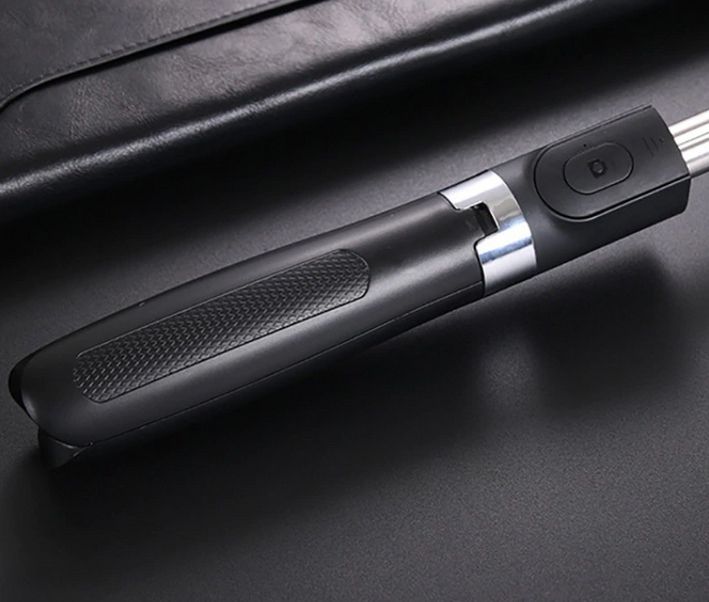 Компактный Легкий Устойчивый Монопод-трипод  и штатив с пультом Bluetooth Unit L01 Black Держатель для Телефона, Селфи палка selfie stick, трансформер для Съемки фото или видео с любых труднодоступных ракурсов