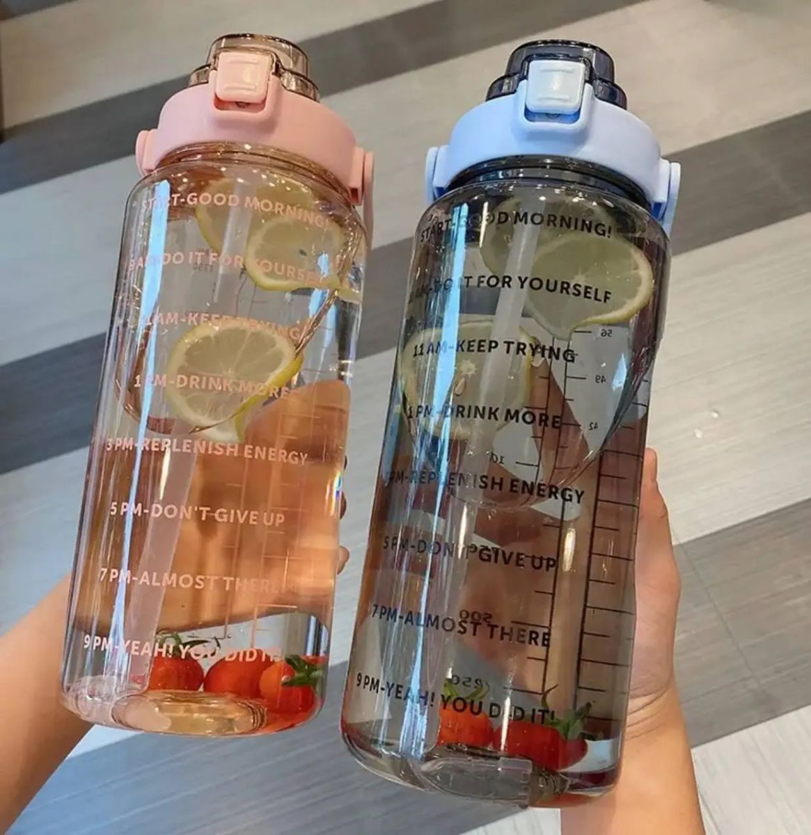 Яркая и практичная универсальная Бутылка для воды 2л с соломинкой и ручкой, герметичная бутылка для спорта с маркировкой и трубочкой для питья, Портативная чашка на тренировки со шкалой емкости