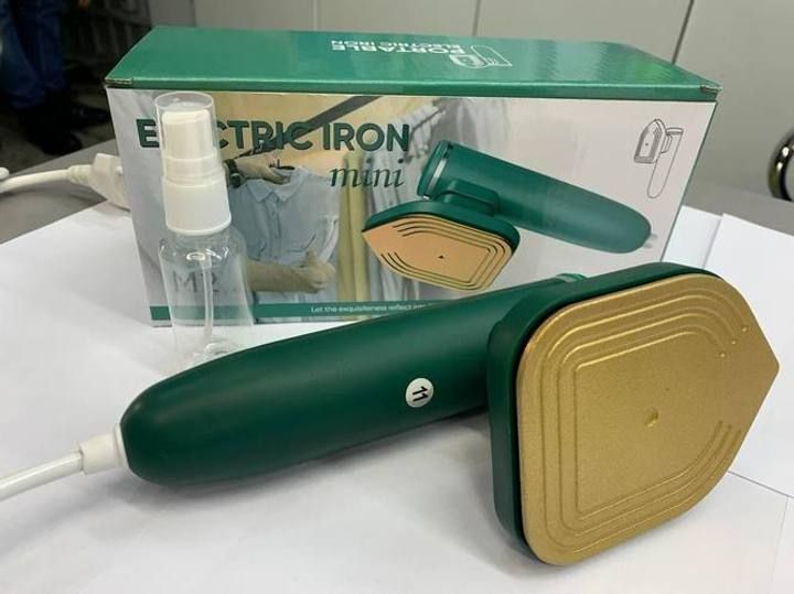 Портативный компактный паровой мини утюг Electric Iron Mini, мини-утюг дорожный с паром, универсальный ручной отпариватель, переносной вертикальный утюг с распылителем, для сухой и влажной глажки, для всех типов тканей