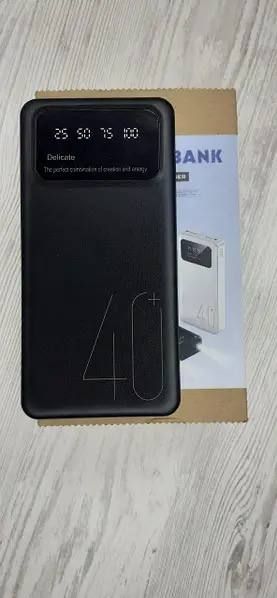 Мощный компактный Power Bank 40000 мАч 5V2A, Зарядное устройство для быстрой зарядки смартфонов, Портативный внешний аккумулятор, Универсальный переносной источник питания, LED индикатор уровня заряда, два USB выхода