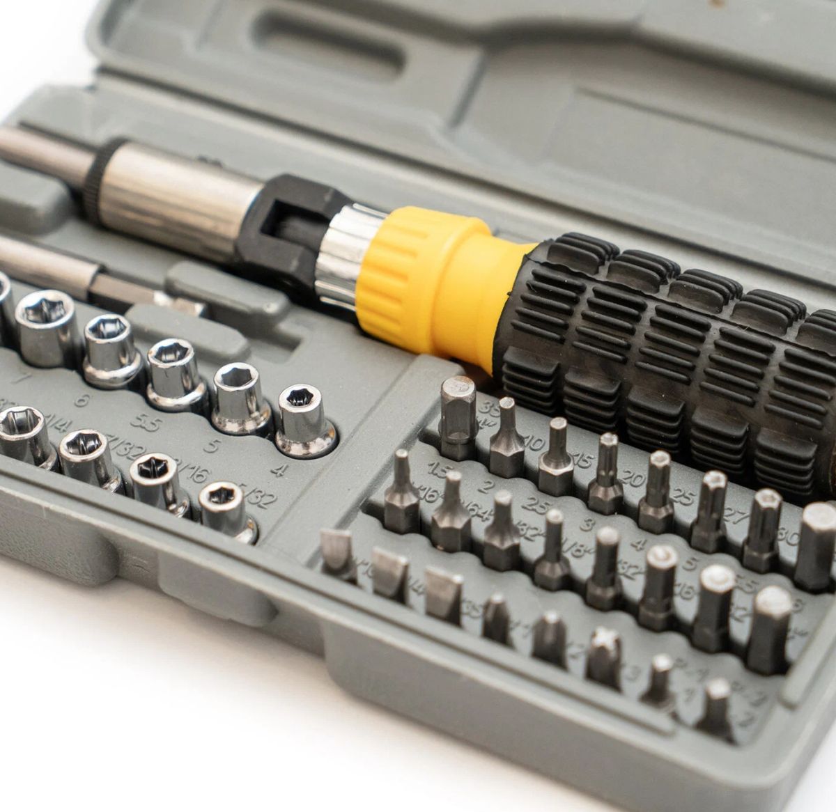 Универсальный набор инструментов 41 предмет в кейсе Piece Bit and Socket Set, Реверсивная отвертка с трещеткой с насадками